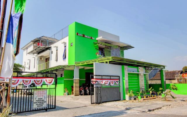 Super OYO 93012 Griya Kencana Asri Syariah