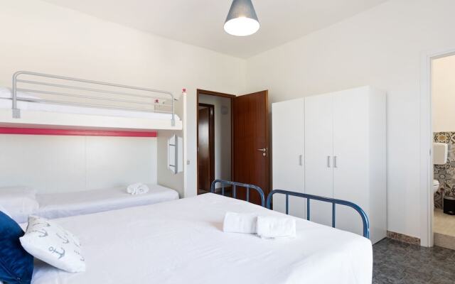 Pleasant Holiday Home in Donnalucata near Spiaggia Micenci