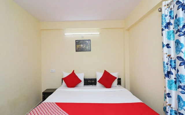 OYO Home 13520 Comfortable 2RK