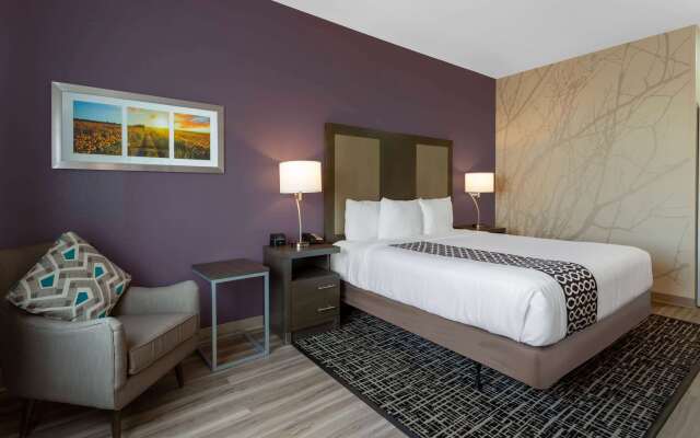 La Quinta Inn & Suites by Wyndham Wichita Airport