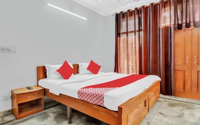 OYO Flagship 87309 Hotel Blue Moon