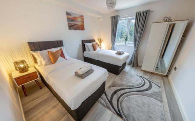 Ashview 2 - Heathrow - Thorpe Park - Free Parking