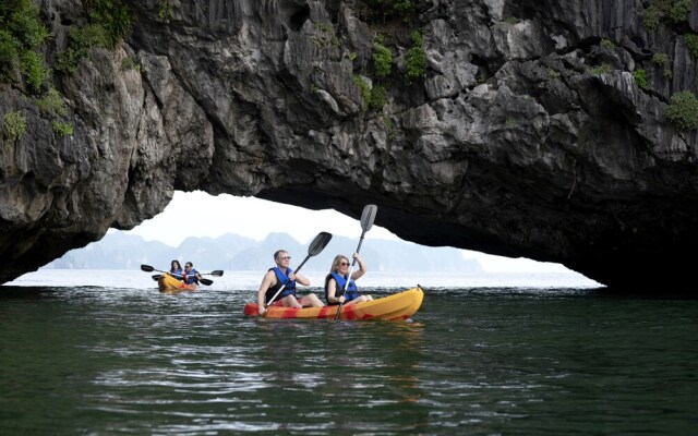 Heritage Line Ylang Cruise – Ha Long Bay & Lan Ha Bay