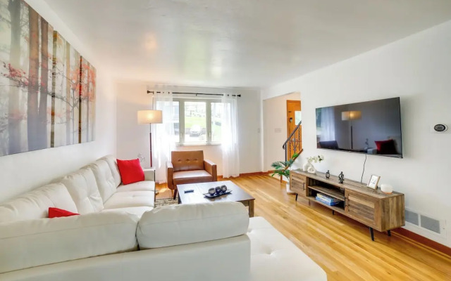 3 Mi to Downtown: Pittsburgh Home w/ Balcony!