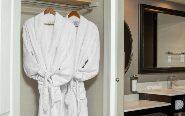 Yosemite Southgate Hotel & Suites