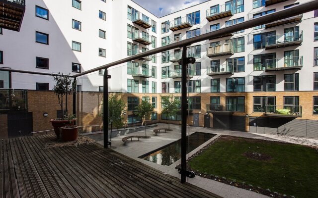 Convenient & Charming 2bd Apartment With Balcony
