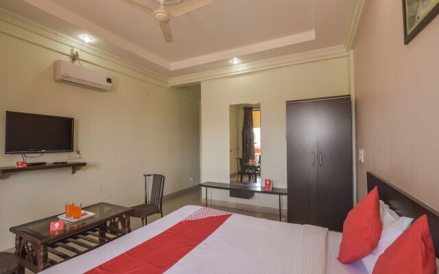OYO 13151 Hotel Om Palace