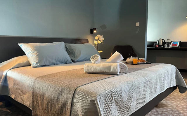 Victoria by Petit Chic