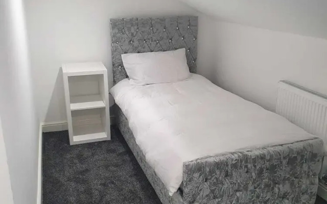 Fantastic New Room-4