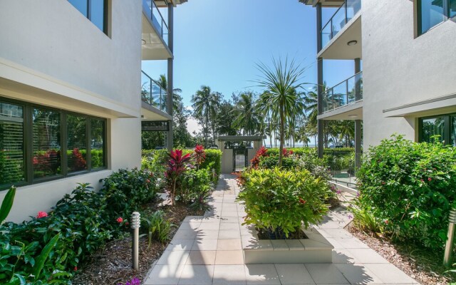 Beachfront Apartment with Ocean Views