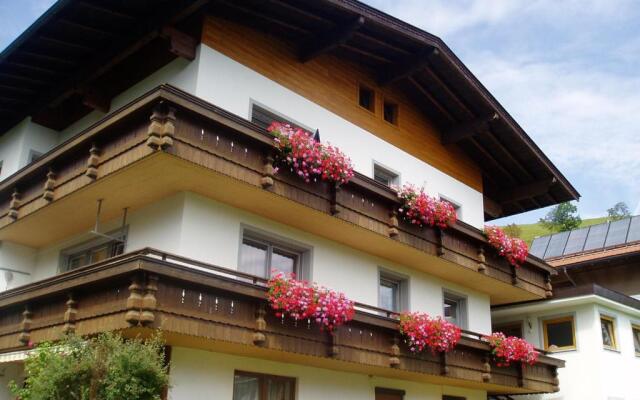 Haus Panorama, Johanna Pfluger, Kirchdorf 56, A-6335 Thiersee