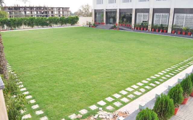 Hotel The Royal Bharti