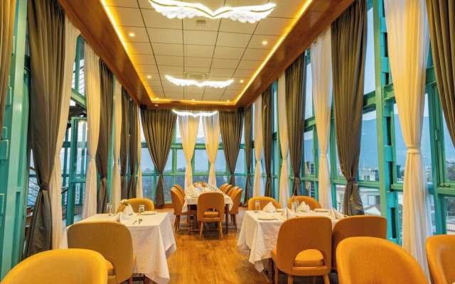 Mhendo Hotel & Studio Suites