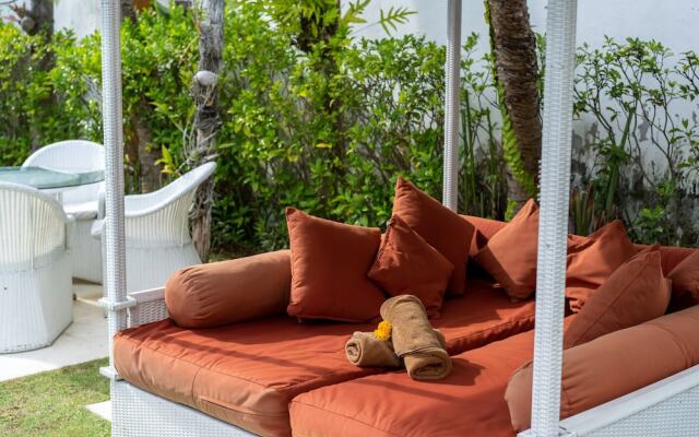 Serene 4br Seminyak Villa with Tropical