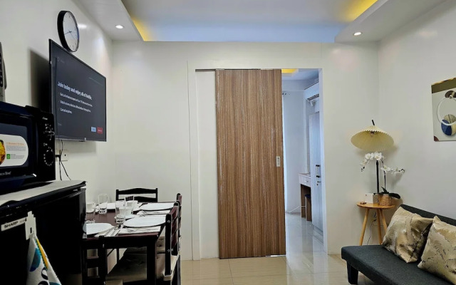 Hannah Crib at Shore Residences