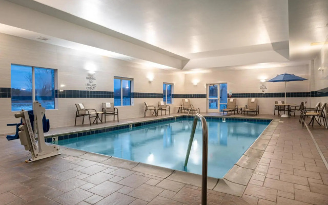 Holiday Inn Express & Suites Edwardsville by IHG