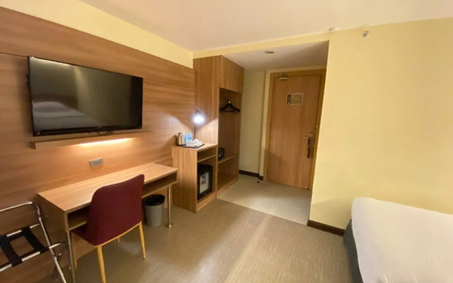 L Meridian Suites