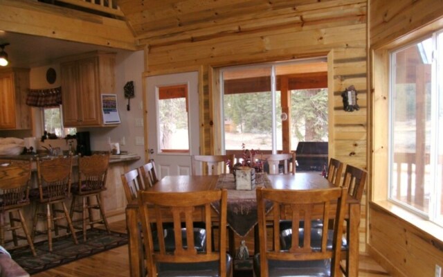 Duck Creek Luxurious Cabin