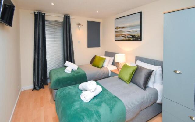 Silicon Court -Milton Keynes -4 bedroom Sleeps 7