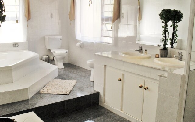 8 Royal Palm Bed & Breakfast