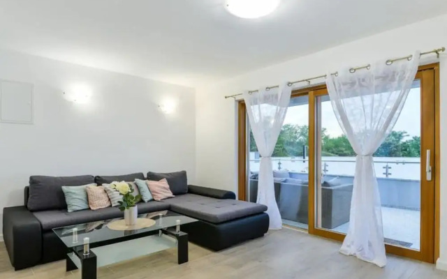 New Villa With Pool and Roof Terrace