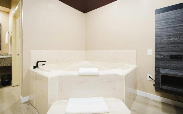 Sapphire Inn & Suites