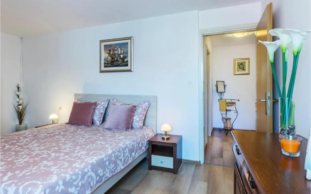 Holiday home Pinezici I