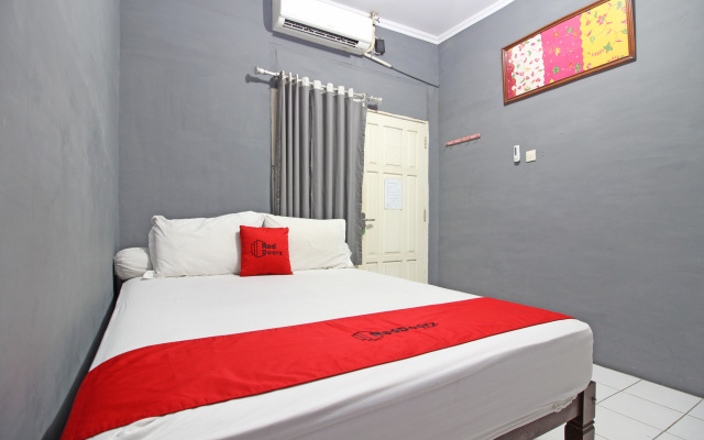 RedDoorz near Terminal Condong Catur