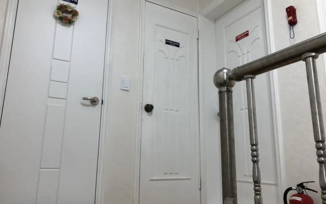 Amuse Guest House - Hostel