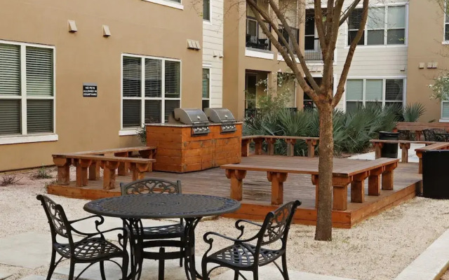 Prime Soco 2BR King Suite w Gympickleballlaundry