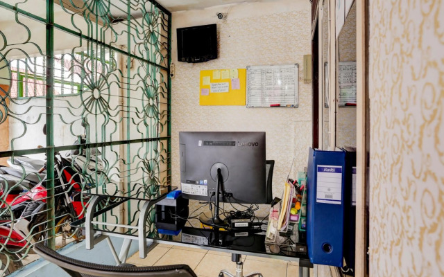 Vaccinated Staff - OYO 90190 Asha Kost Syariah