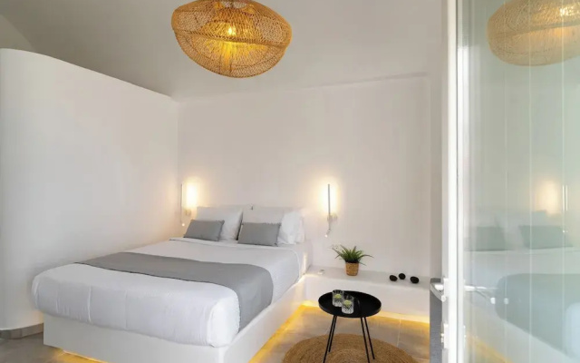 MAEVA Santorini Suites