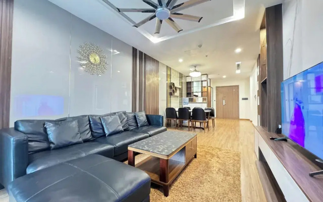 Luxury Apartment in Vinhomes Metropolis