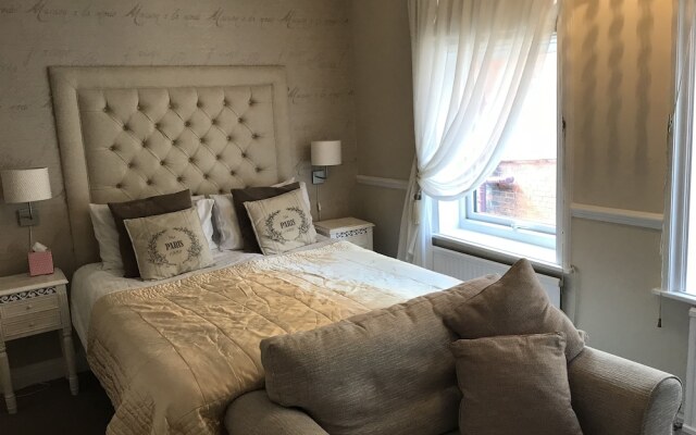 Hollies Guest House