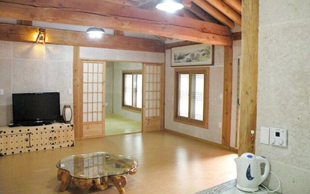 Danyang Hanok Happiness Pension