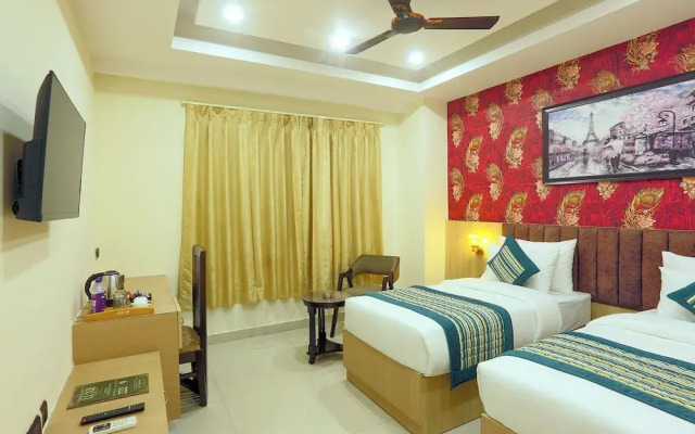 FabHotel Green Lotus Luxe