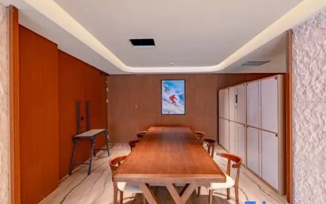 Oriental Snow Hotel