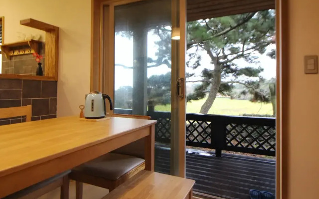 Jeju Herb Pension Oz