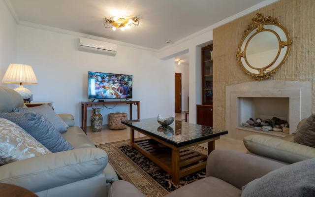 Stunning 3 bedroom villa 'BZ01' with private pool, stunning views, communal pool and resort facilities, Zephyros Village on Aphrodite Hills Re