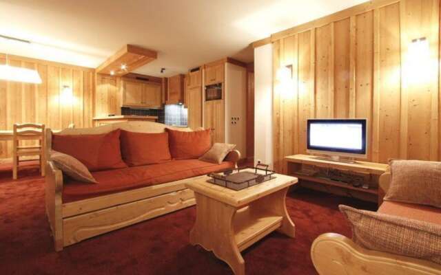Spacious Apartment in Les Deux-alpes Near Ski Area