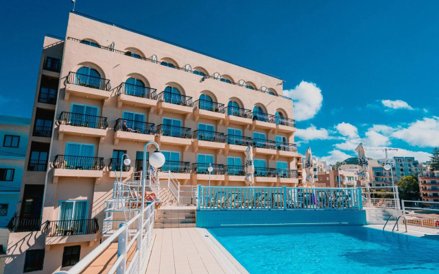 Gillieru Harbour Hotel