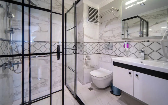 Garden Room Suit Hotel