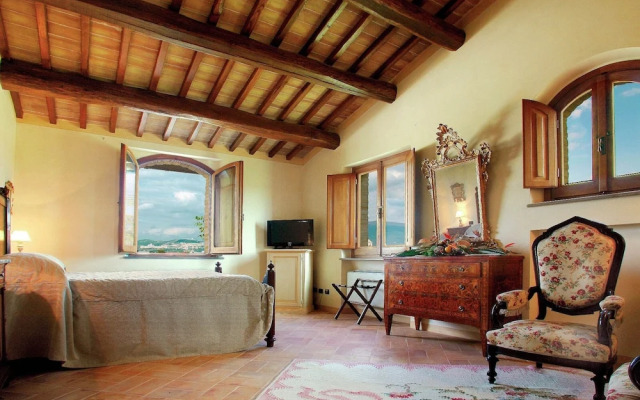 Villa with Private Pool on an Estate near Assisi