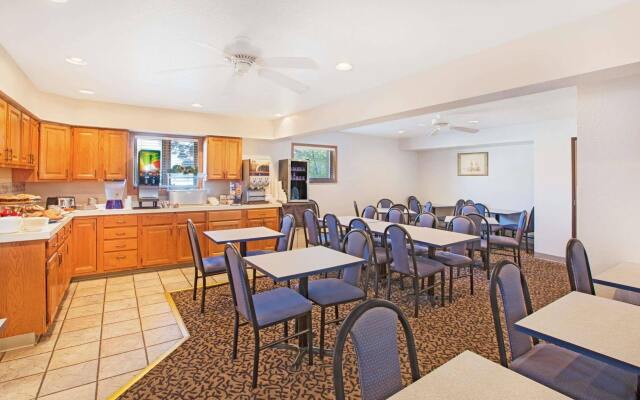 Days Inn by Wyndham Mackinaw City/Bridgeview Area