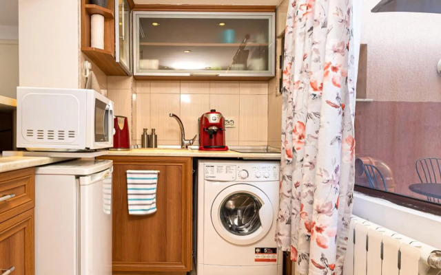 Peaceful Riverside Studio with Garage & private Patio Garden Center