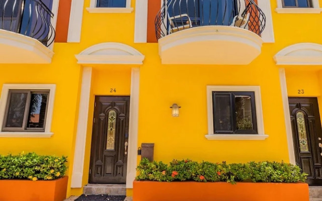 Upscale Gated Community Oasis Close to the Beach