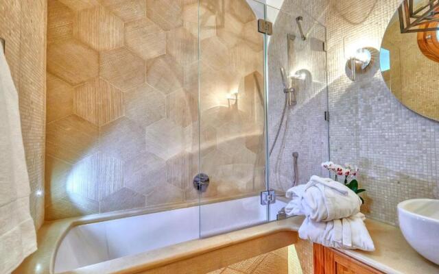 Roberhouse Tragara 37