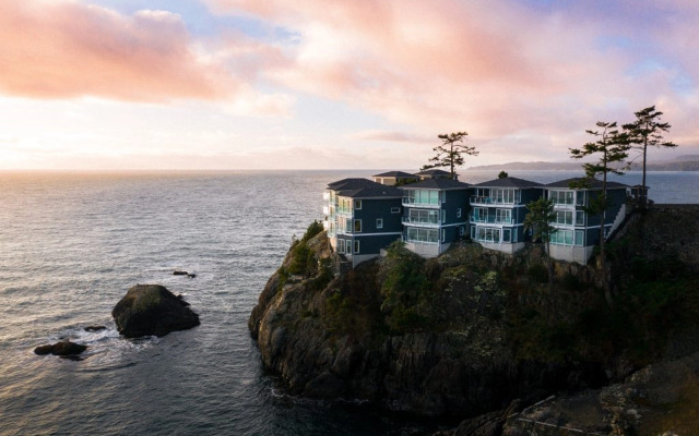 SookePoint Ocean Cottage Resort