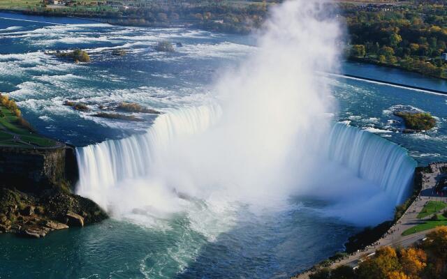 Holiday Inn Express Hotel & Suites Niagara Falls, an IHG Hotel