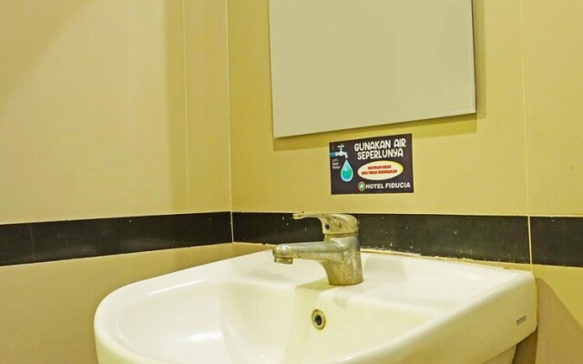SUPER OYO Collection O 91409 Hotel Fiducia Otista 153 - 157